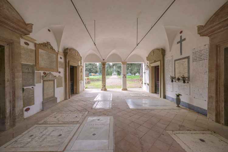 thumbs/Cimiteri_SM/Cimitero-del-Piratello_Imola_foto-Andrea-Scardova_02-med.jpg
