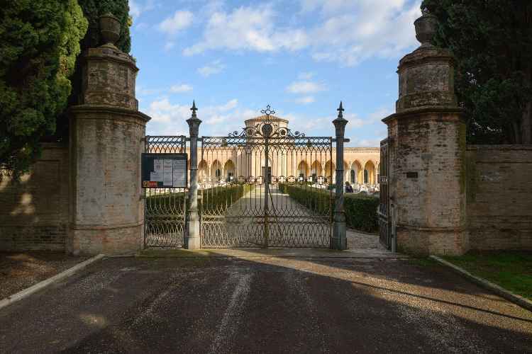 thumbs/Cimiteri_SM/Cimitero-di-Santarcangelo-di-Romagna_foto-Andrea-Scardova_01-med.jpg