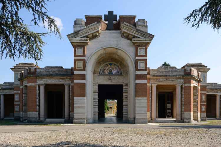 thumbs/Cimiteri_SM/Cimitero-suburbano-di-Reggio-Emilia_foto-Andrea-Scardova_01-med.jpg