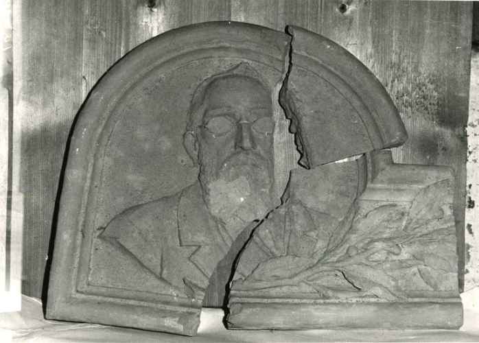 thumbs//bdr/RESTAURI_Ibc_storici/MO/MO_bassorilievoRossi-med.jpg