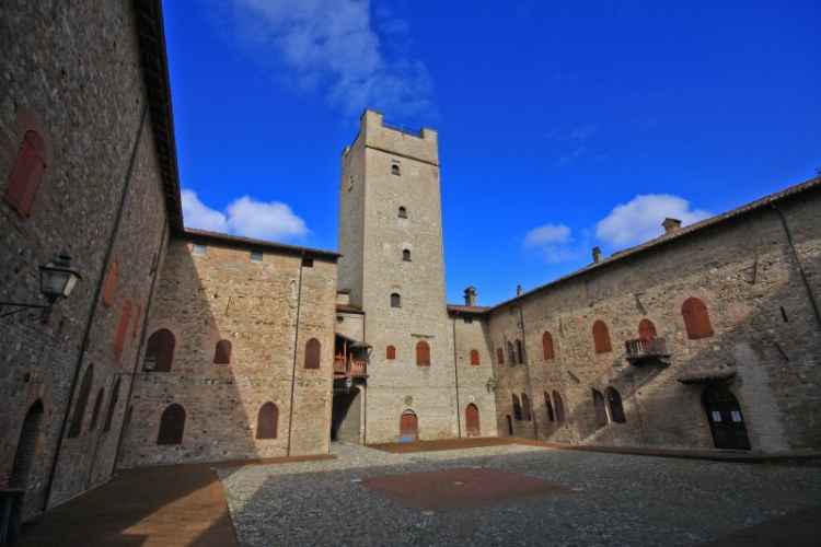 thumbs//castelli/PC/castello_san_Giorgio_piacentino_comuni-italiani_albertobr-med.jpg