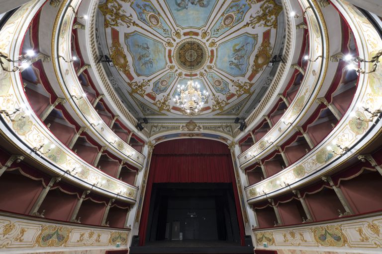 Novellara,Teatro della Rocca "Franco Tagliavini", panoramica della sala e del velario dipinto (foto Andrea Scardova, IBC) 2017