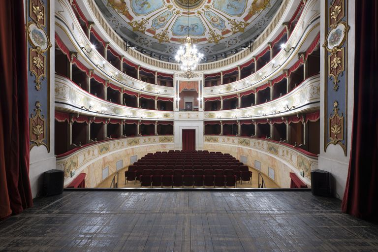 Novellara,Teatro della Rocca "Franco Tagliavini", la sala teatrale vista dal palcoscenico (foto Andrea Scardova, IBC) 2017