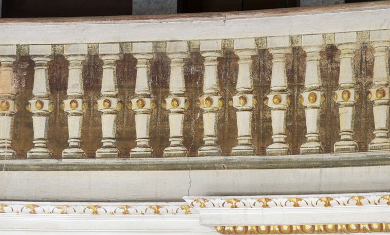 Novellara,Teatro della Rocca "Franco Tagliavini", particolare della fascia decorata a trompe l'oeil del loggione (foto Andrea Scardova, IBC) 2017