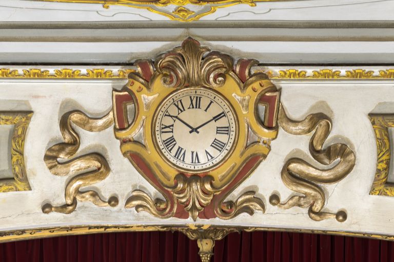 Novellara,Teatro della Rocca "Franco Tagliavini", l'orologio dell'arcoscenico (foto Andrea Scardova, IBC) 2017