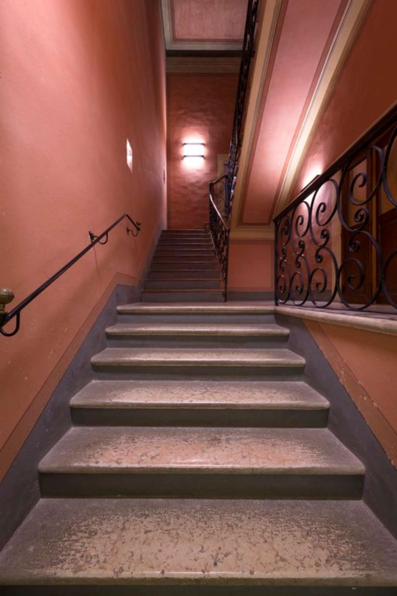 Novellara,Teatro della Rocca "Franco Tagliavini", scale d'accesso ai palchi (foto Andrea Scardova, IBC) 2017