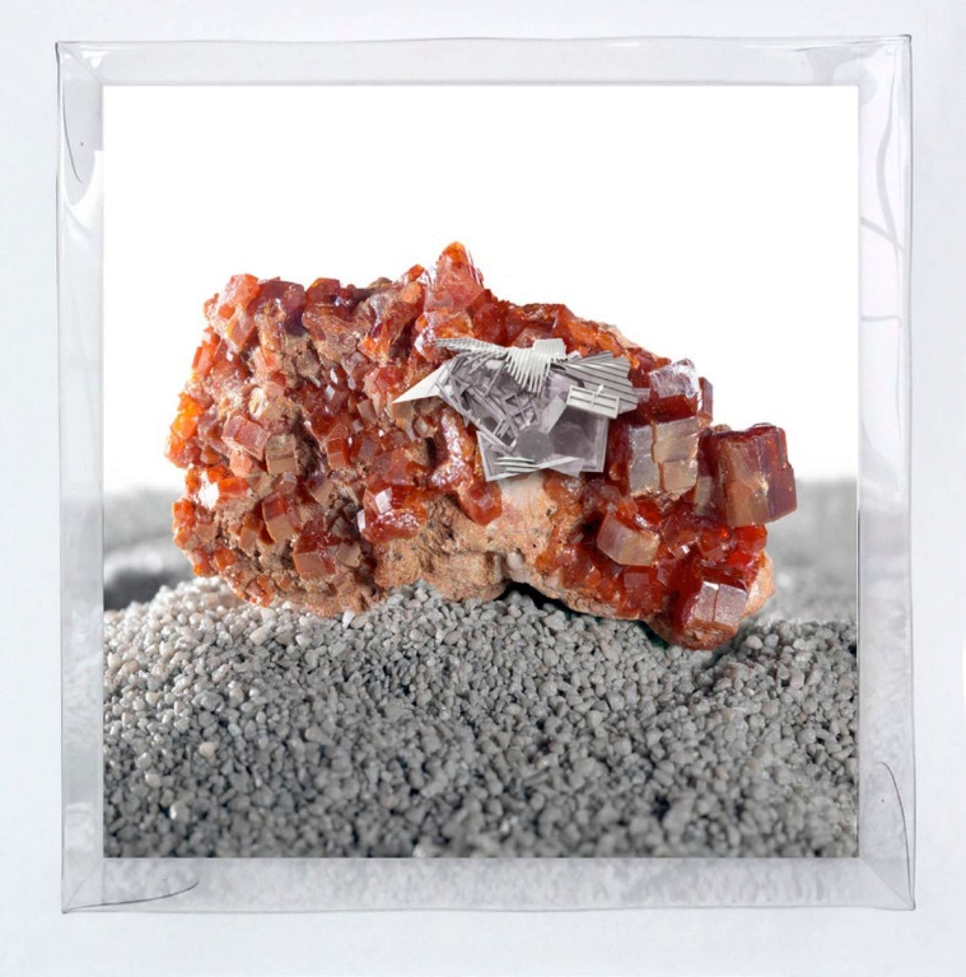 LORIS_CECCHINI_Radiances_thoughts_oscillators_on_Vanadinite